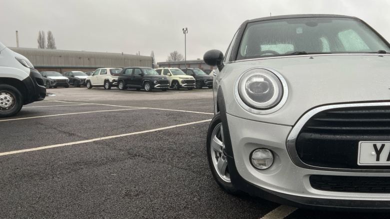 MINI Hatchback 1.5 Cooper II 5dr Petrol Hatchback